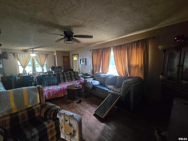 $135,000 | 13840 North Dove Lane, Bluford, IL 62814