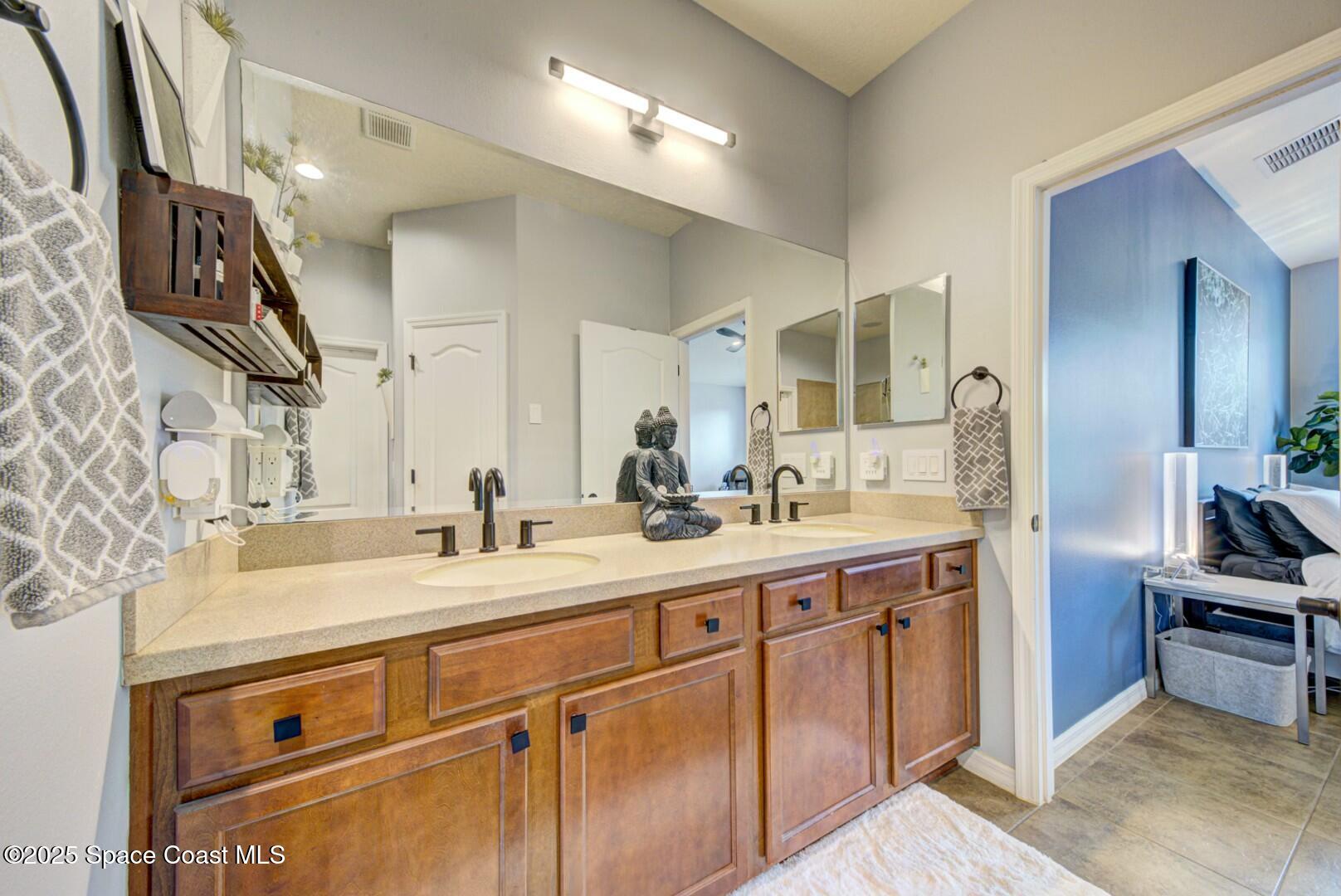 3758 Hollisten Circle Melbourne, FL 32940 - Photo 17 of 51 Ensuite Outward
