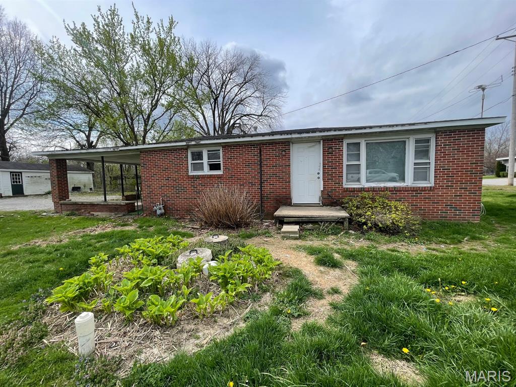 4012 Highway 16 Litchfield, IL 62056 - Photo 1 of 19