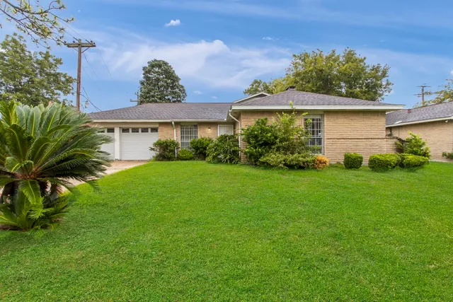 $1,899 | 6602 Indian Lake Drive, Houston, TX 77489