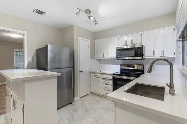 $1,899 | 6602 Indian Lake Drive, Houston, TX 77489