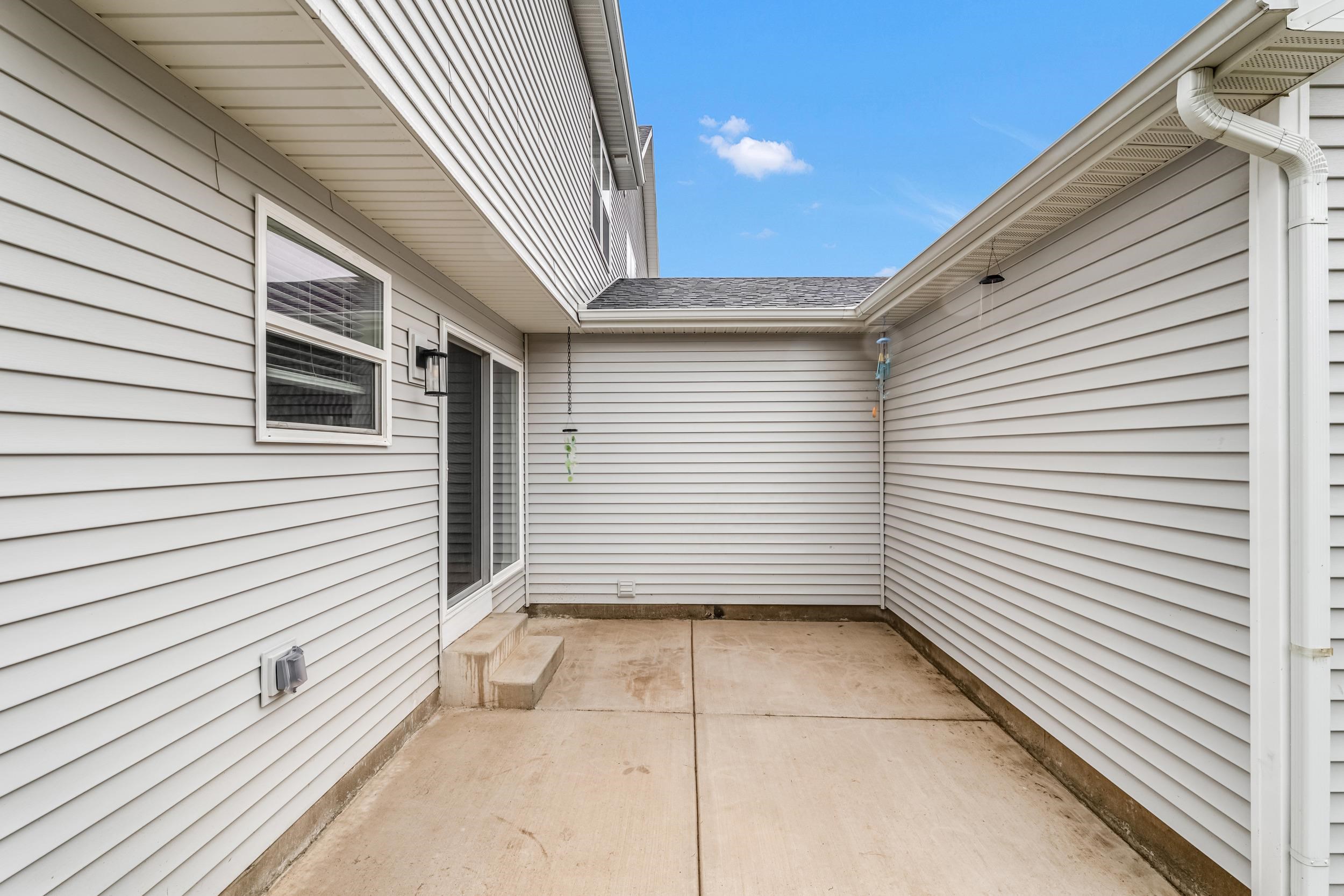 1638 Happy Trails Road Verona, WI 53593 - Photo 4 of 32