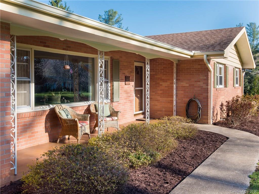 225 Balsam Road Hendersonville, NC 28792 - Photo 3 of 34 Gallery Image 3