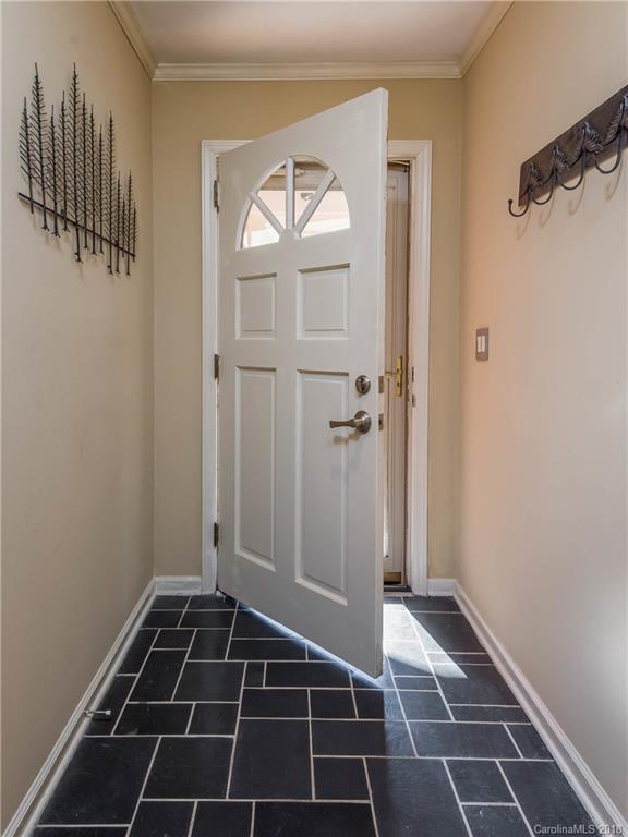 225 Balsam Road Hendersonville, NC 28792 - Photo 4 of 34 Gallery Image 4