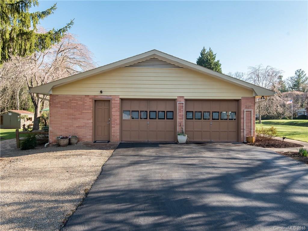 225 Balsam Road Hendersonville, NC 28792 - Photo 33 of 34 Gallery Image 33