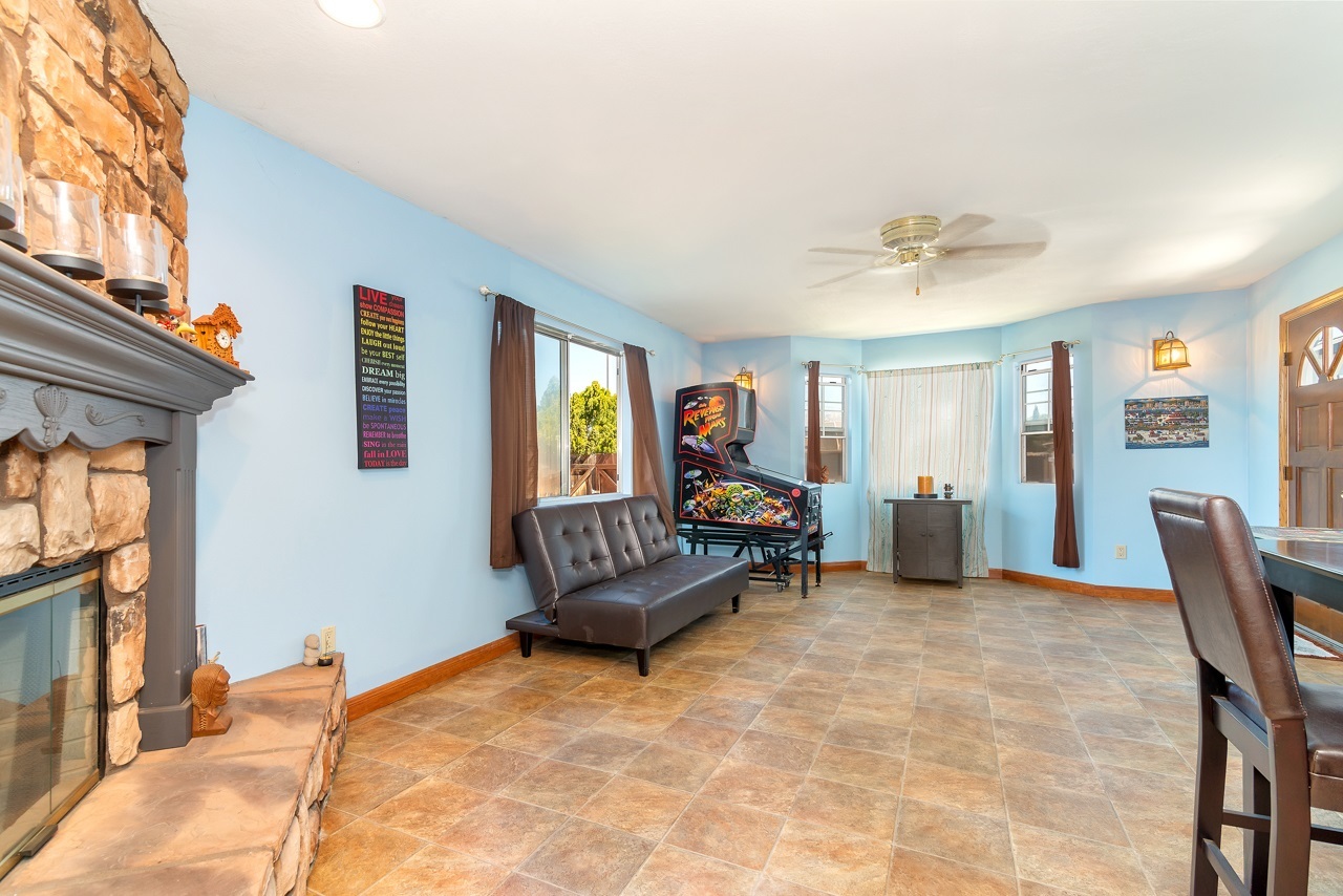 8782 Cordial Road El Cajon, CA 92021 - Photo 4 of 25 Gallery Image 4
