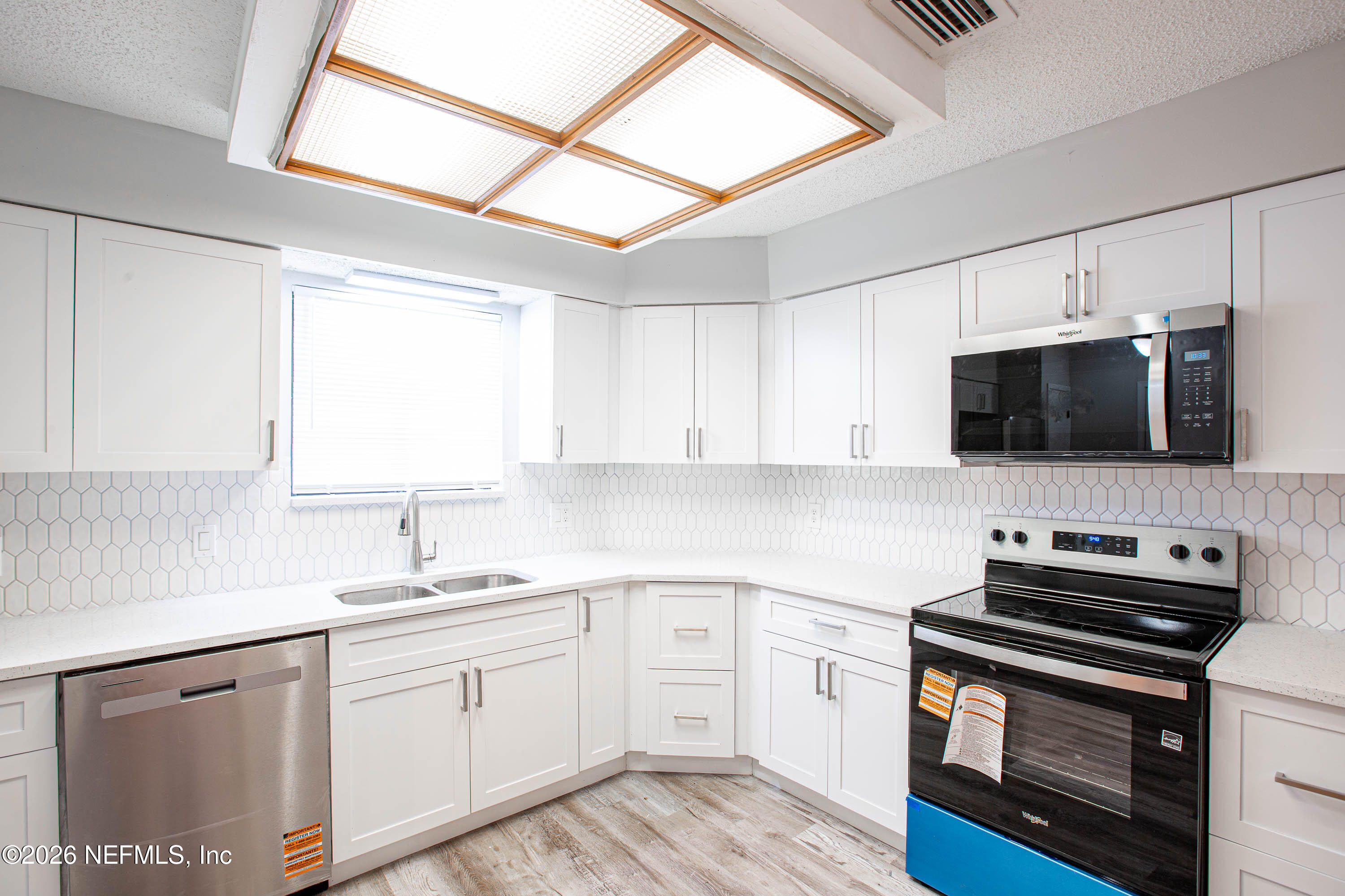 14863 Yellow Bluff Road Jacksonville, FL 32226 - Photo 13 of 48 a kitchen with appliances a sink and a microwave