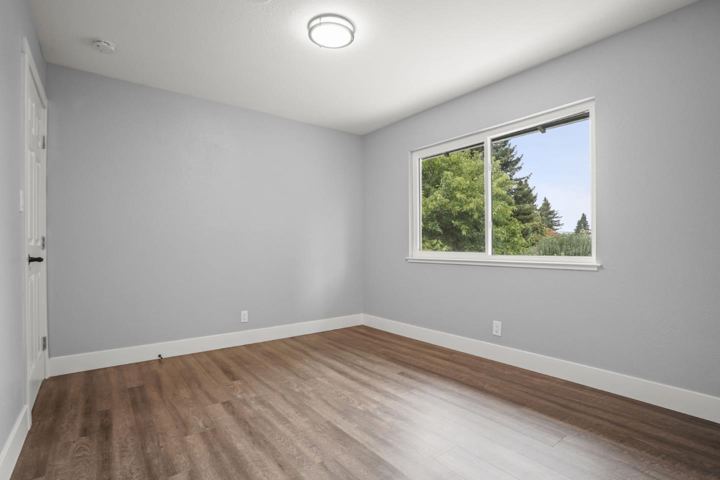 2510 Redwood Road Napa, CA 94558 - Photo 23 of 29 an empty room with a window