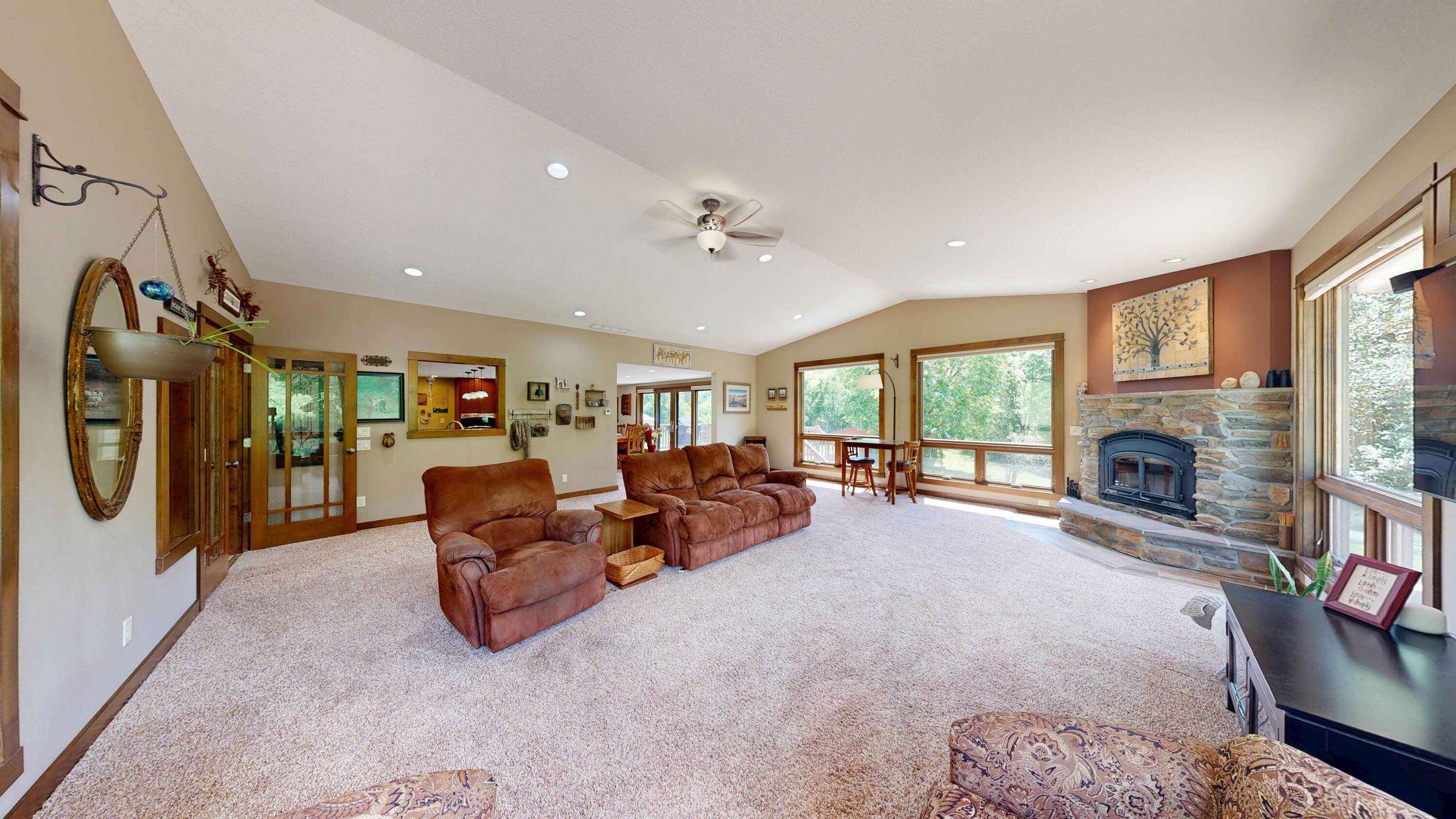 580 Skunk Hollow Road La Crescent, MN 55947 - Photo 8 of 83 Living Room