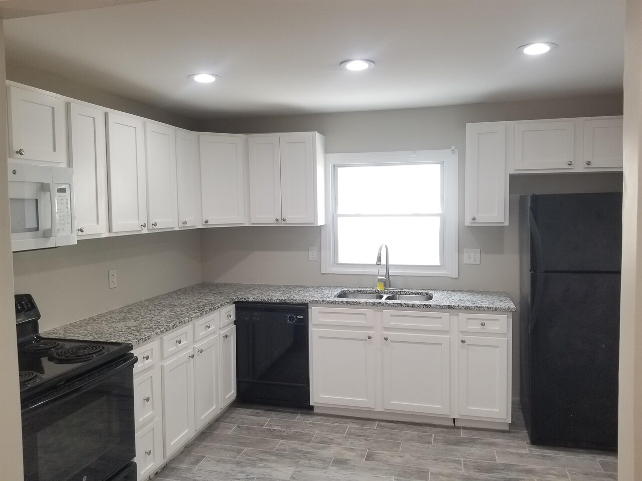 2467 Calvin Avenue East Point, GA 30344 - Photo 6 of 19