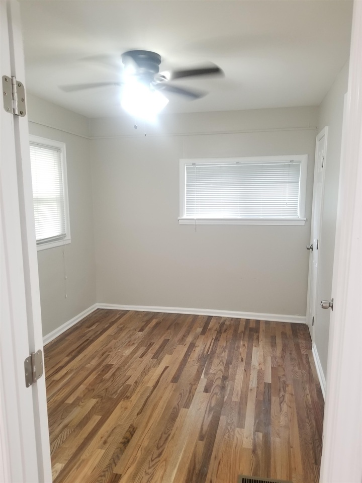 2467 Calvin Avenue East Point, GA 30344 - Photo 9 of 19