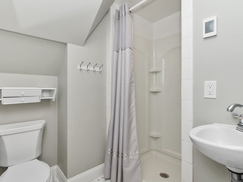 29 Ash Street Waltham, MA 02453 - Photo 16 of 37