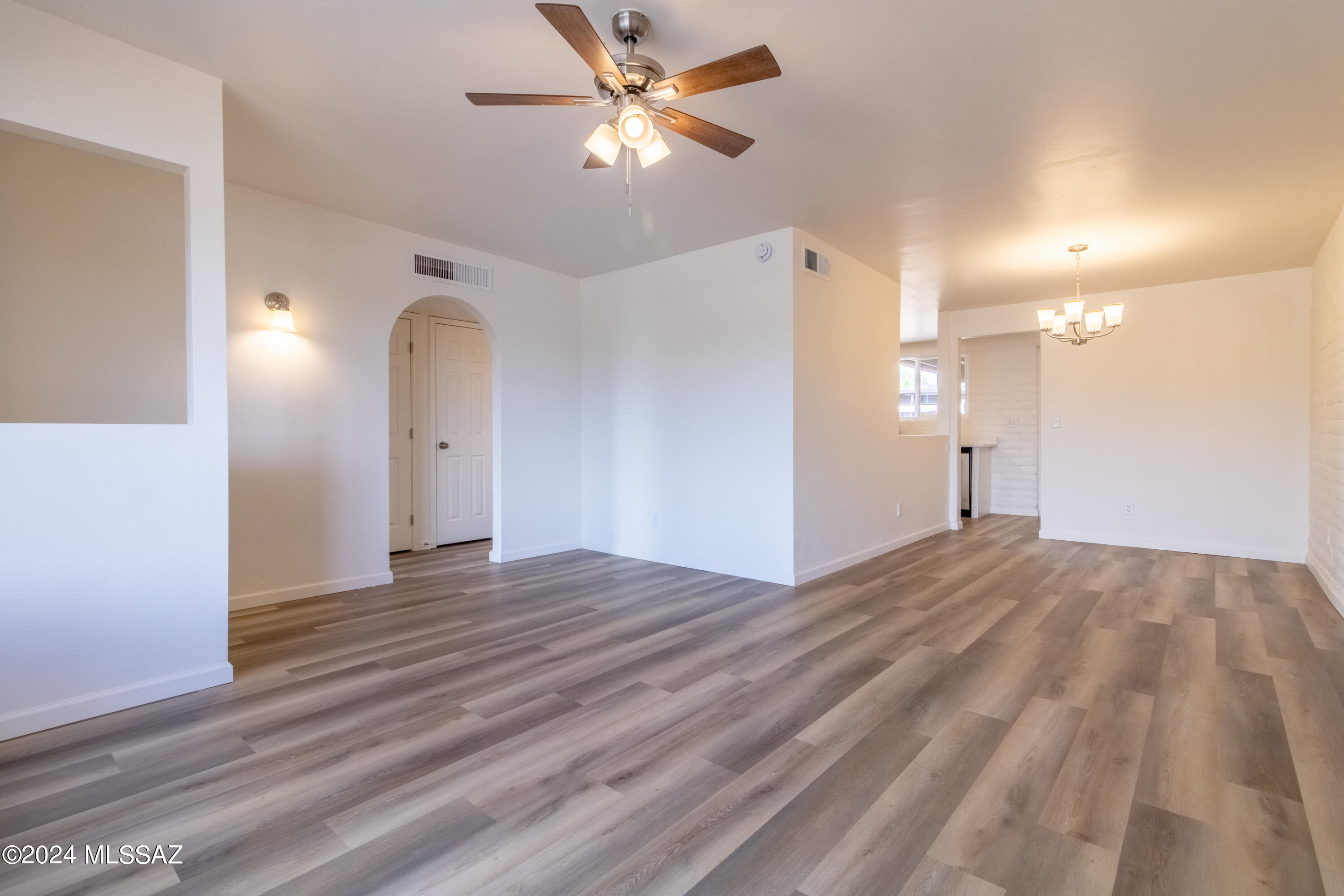 1846 West Dominy Road Tucson, AZ 85713 - Photo 2 of 17 a view of empty room with wooden floor
