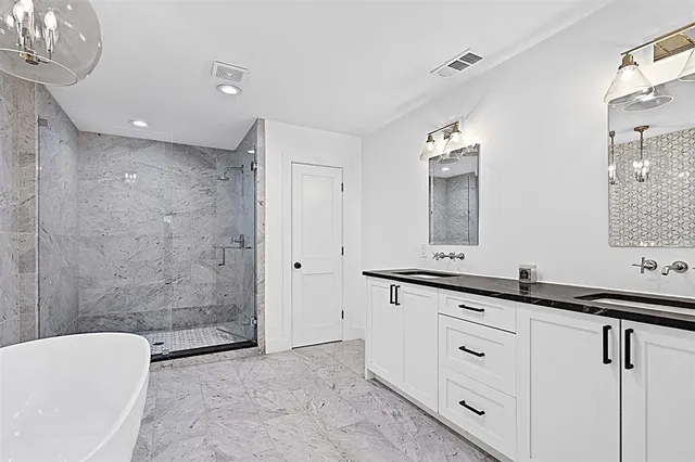 $1,195,000 | 2230 Kessler Parkway, Dallas, TX 75208