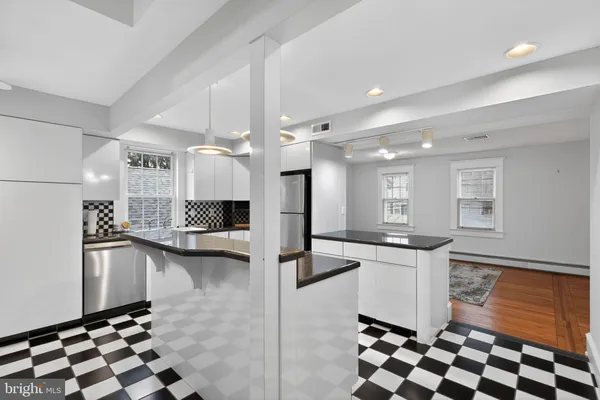 $2,750 | 18 Grove Haddonfield Nj 08033, Unit B, Haddonfield, NJ 08033