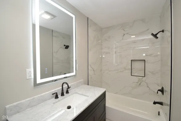 $299,900 | 403 East Elm Street, Sharpsville, IN 46068