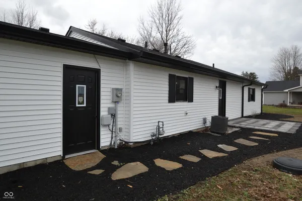 $299,900 | 403 East Elm Street, Sharpsville, IN 46068