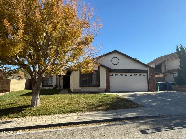 $2,700 | 37748 Mountainside Drive, Palmdale, CA 93550