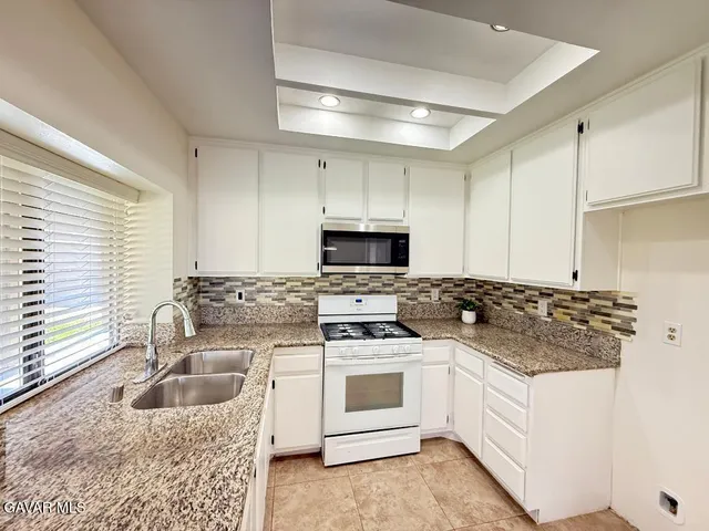 $2,700 | 37748 Mountainside Drive, Palmdale, CA 93550