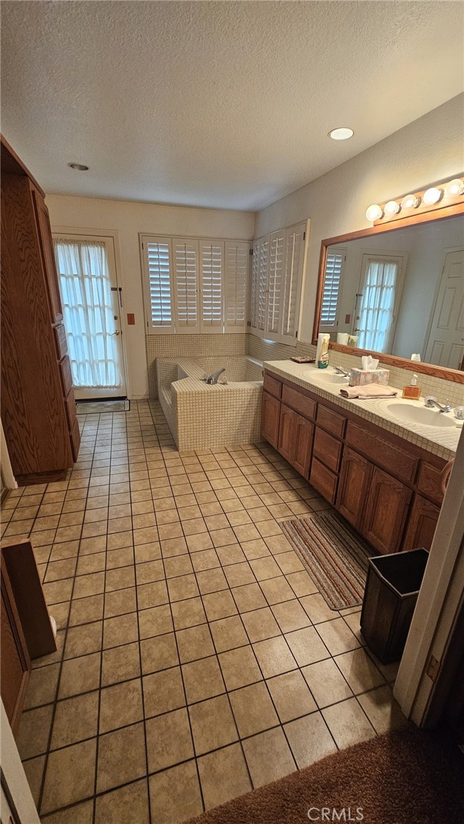 4011 Alta Vista Drive Fallbrook, CA 92028 - Photo 20 of 27 a large room with a large window