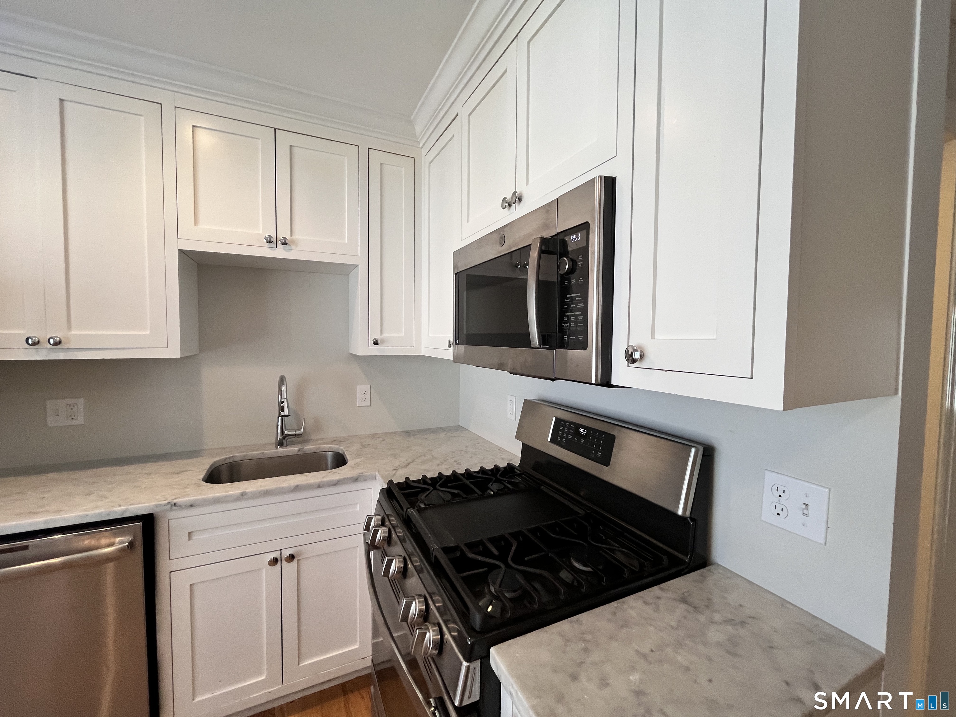 20 3rd Street, Unit 11 Stamford, CT 06905 - Photo 4 of 6