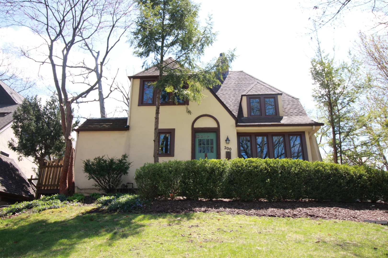 200 Ravine Road Hinsdale, IL 60521 - Photo 2 of 29 a house view with a outdoor space