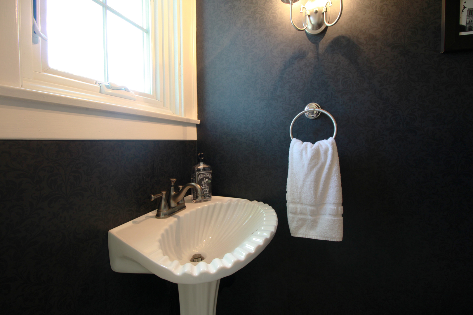 200 Ravine Road Hinsdale, IL 60521 - Photo 15 of 29 a bathroom with a sink and a mirror