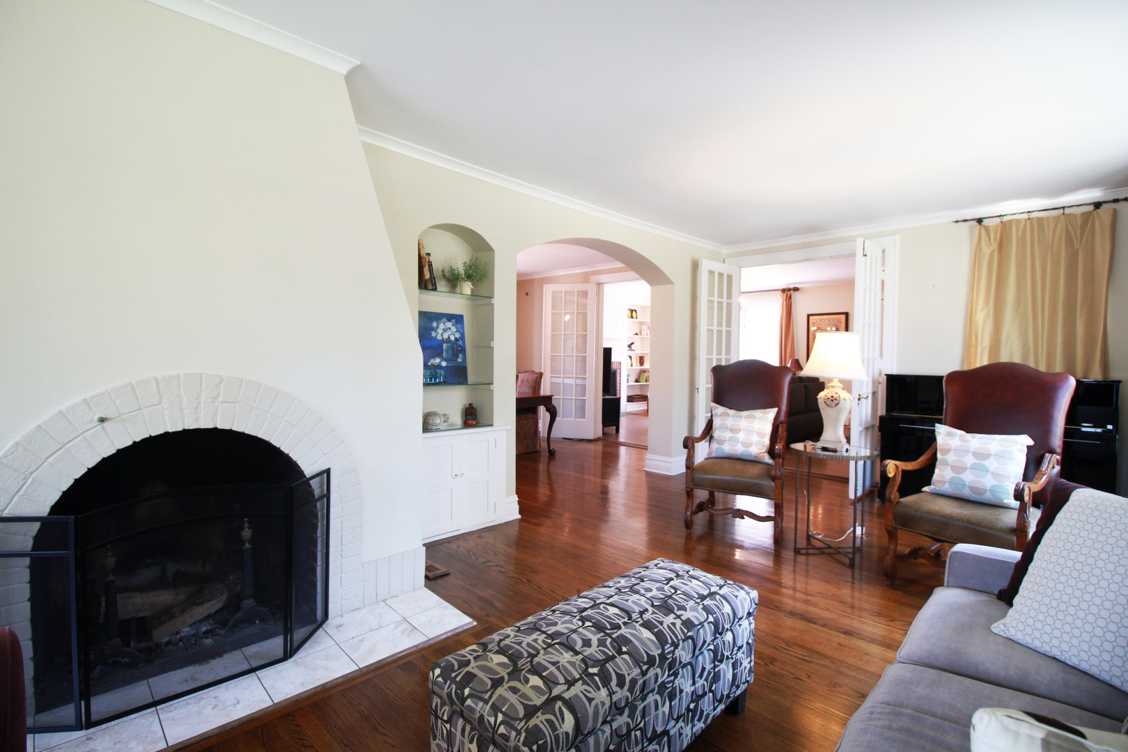 200 Ravine Road Hinsdale, IL 60521 - Photo 5 of 29 a living room with furniture and a fireplace