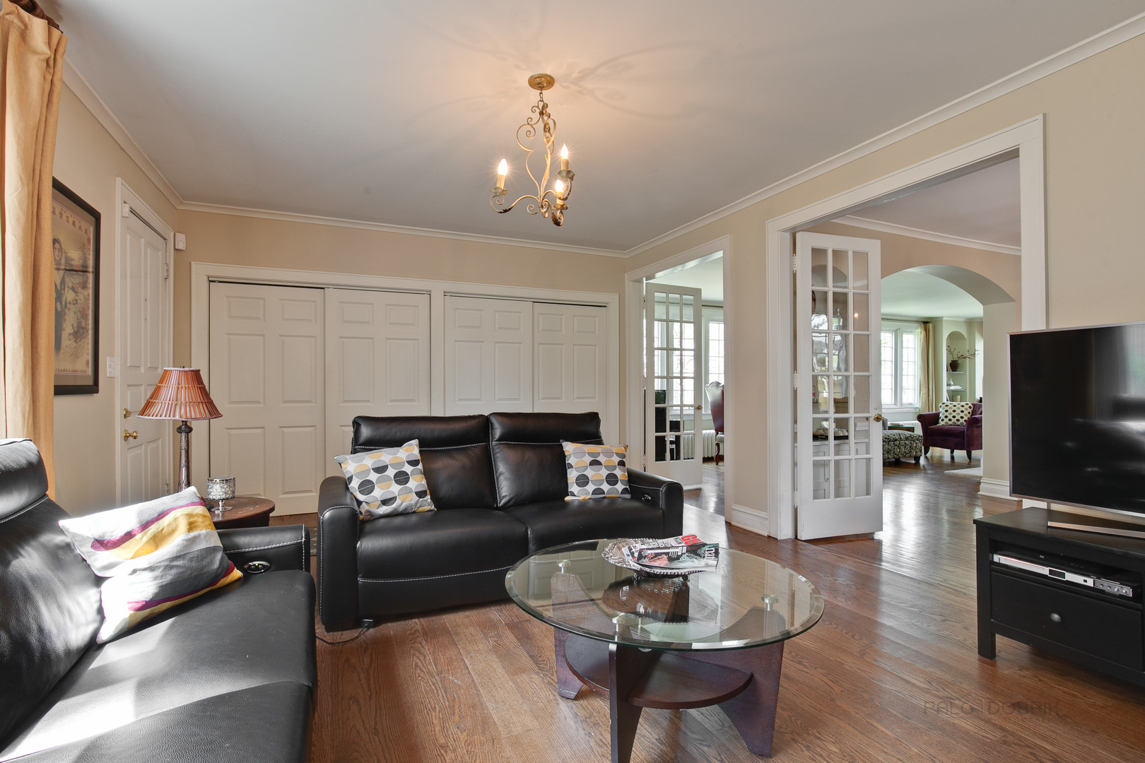 200 Ravine Road Hinsdale, IL 60521 - Photo 8 of 29 a living room with furniture and a flat screen tv