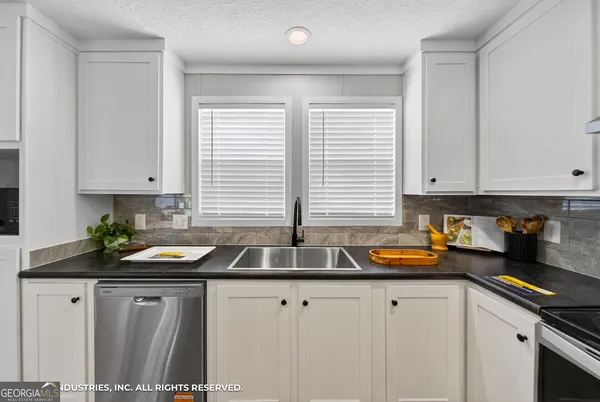 $279,000 | 292 Thomas Drive, Eatonton, GA 31024