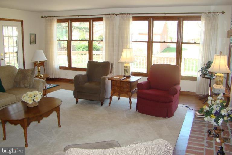 9104 Stonewall Road Manassas, VA 20110 - Photo 8 of 30 Family Room #3