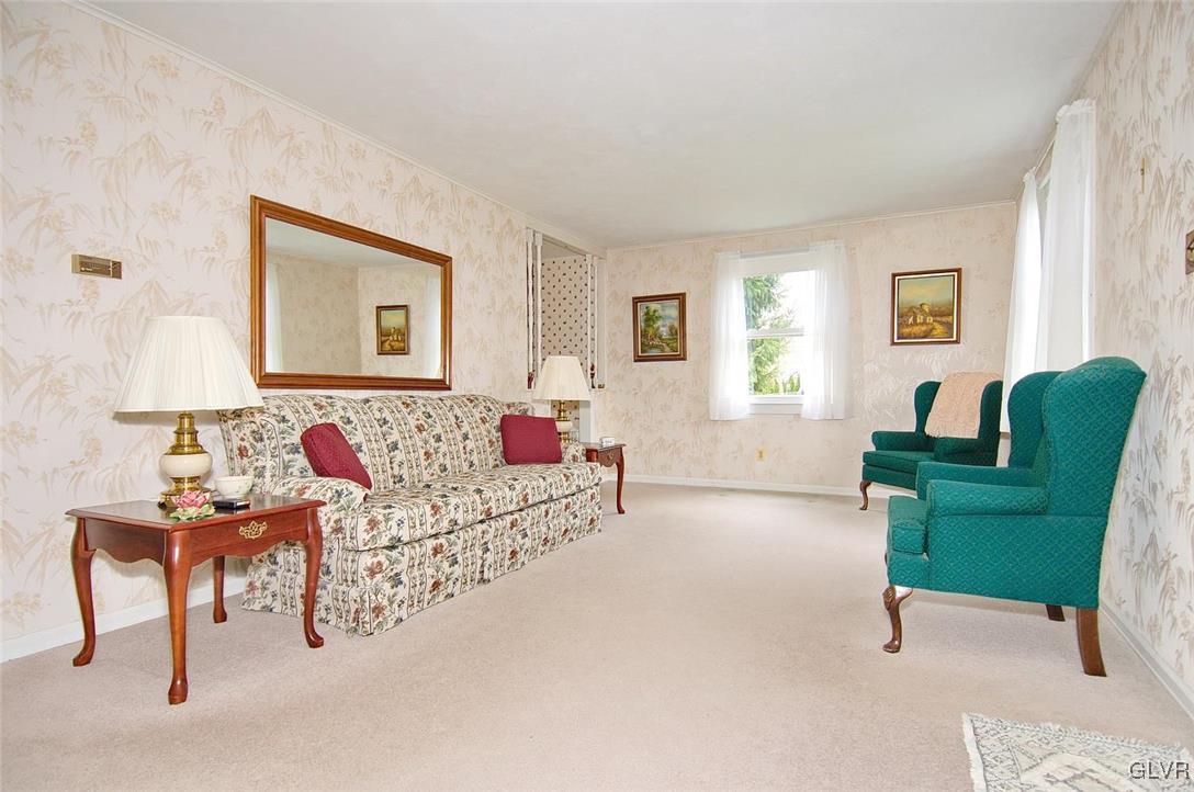 815 Magnolia Road Hellertown, PA 18055 - Photo 9 of 27 Gallery Image 9