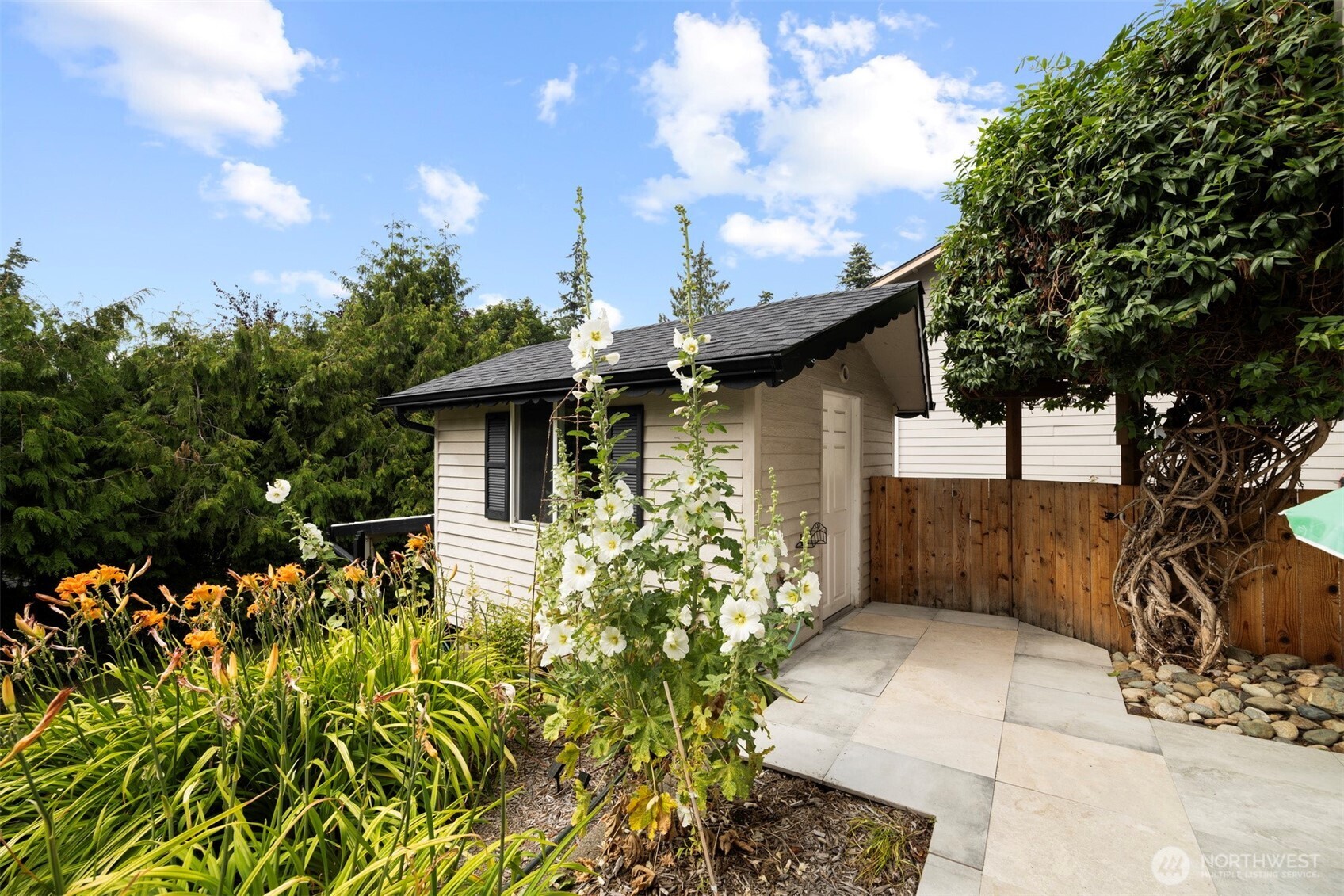 1000 Samish Way Bellingham, WA 98229 - Photo 36 of 40 a front view of a house with garden