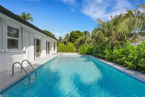 $1,099,000 | 729 Sand Dollar Drive, Sanibel, FL 33957