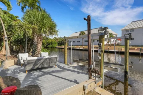 $1,099,000 | 729 Sand Dollar Drive, Sanibel, FL 33957