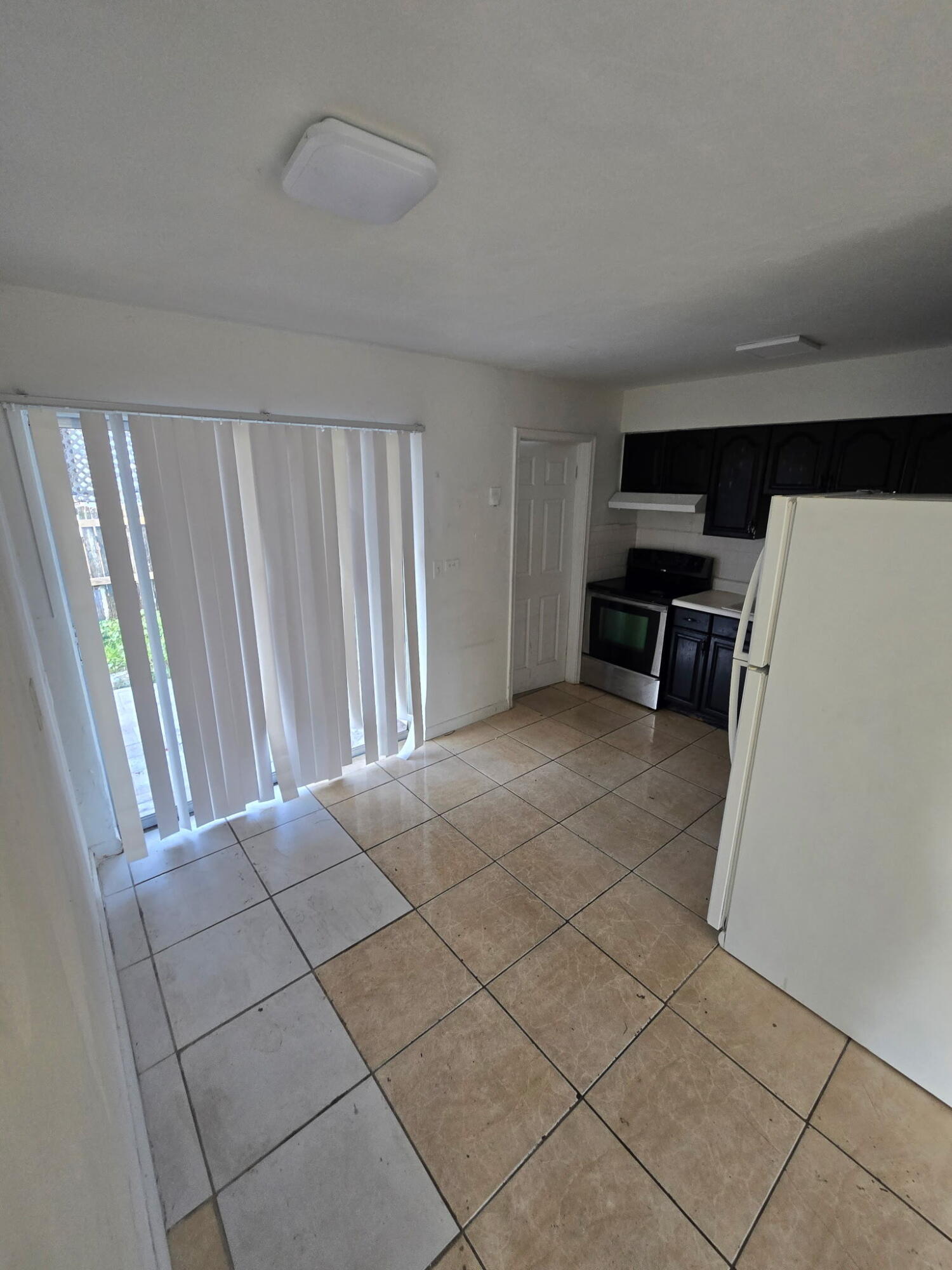 5900 Garfield Street, Unit E Hollywood, FL 33021 - Photo 3 of 9 1000345116