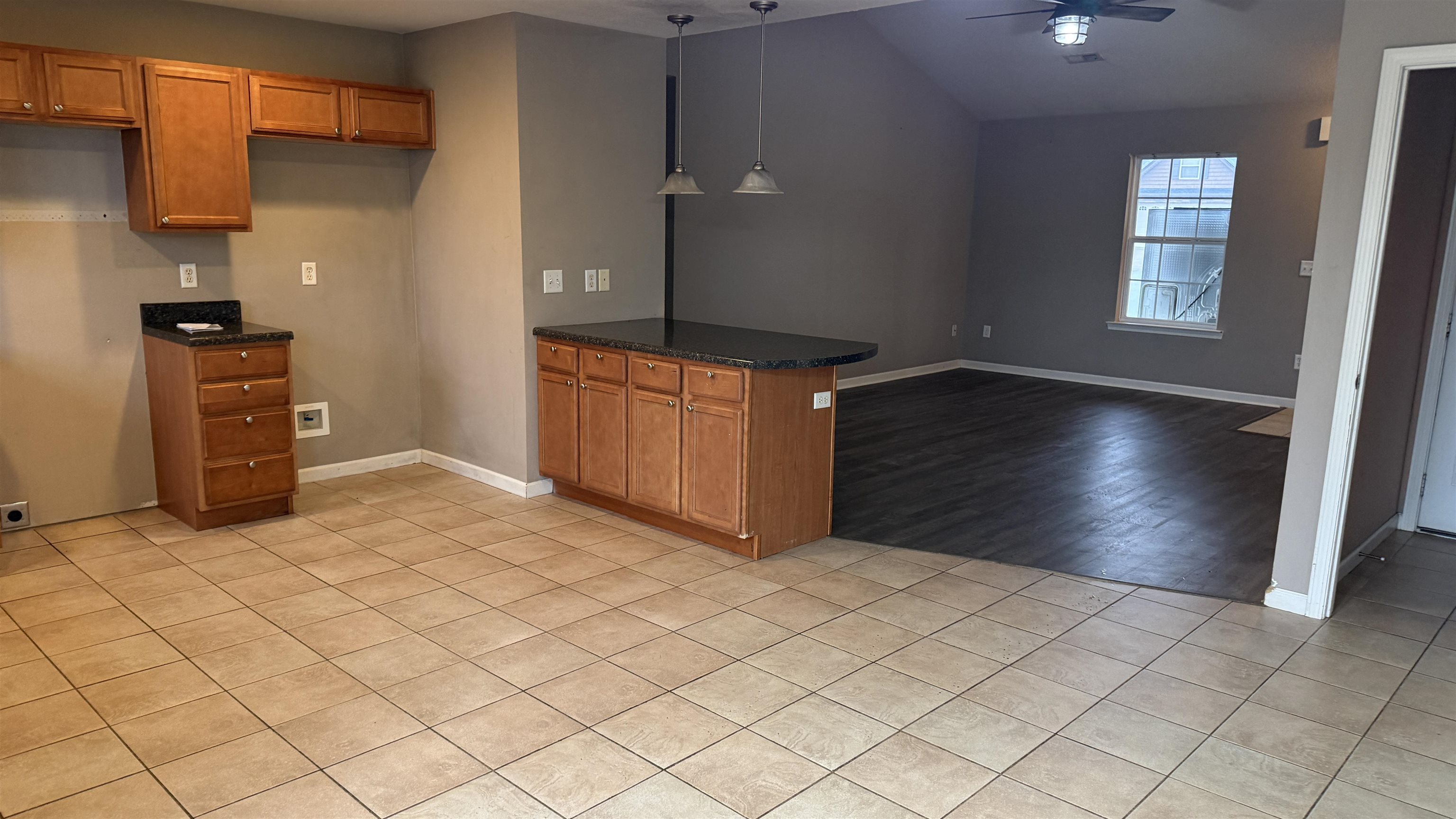 517 Tilgate Court Boiling Springs, SC 29316 - Photo 3 of 24