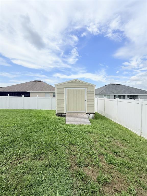 186 Northwest 44th Street Ocala, FL 34475 - Photo 31 of 36 a view of a backyard with potted plants and large tree