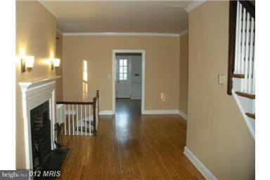 2551 Pickwick Road Baltimore, MD 21207 - Photo 3 of 26 Living Room