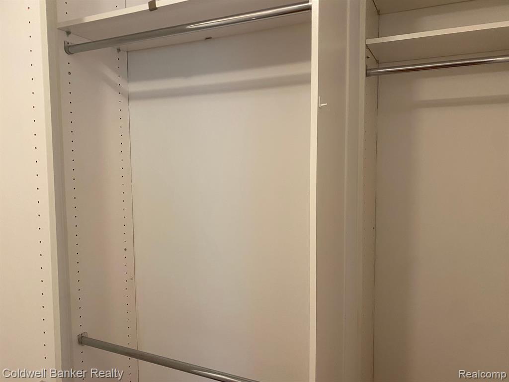 4045 West Maple Road, Unit 202 Bloomfield Hills, MI 48301 - Photo 16 of 23