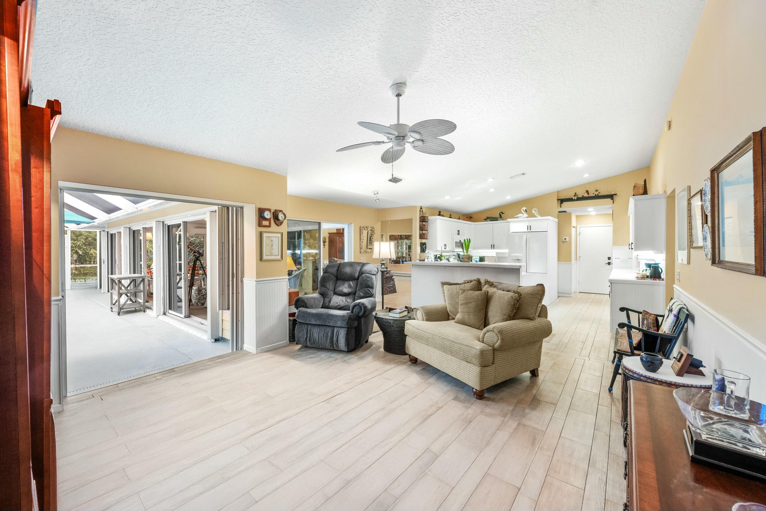 19077 Southeast County Line Road Jupiter, FL 33469 - Photo 6 of 74 Living