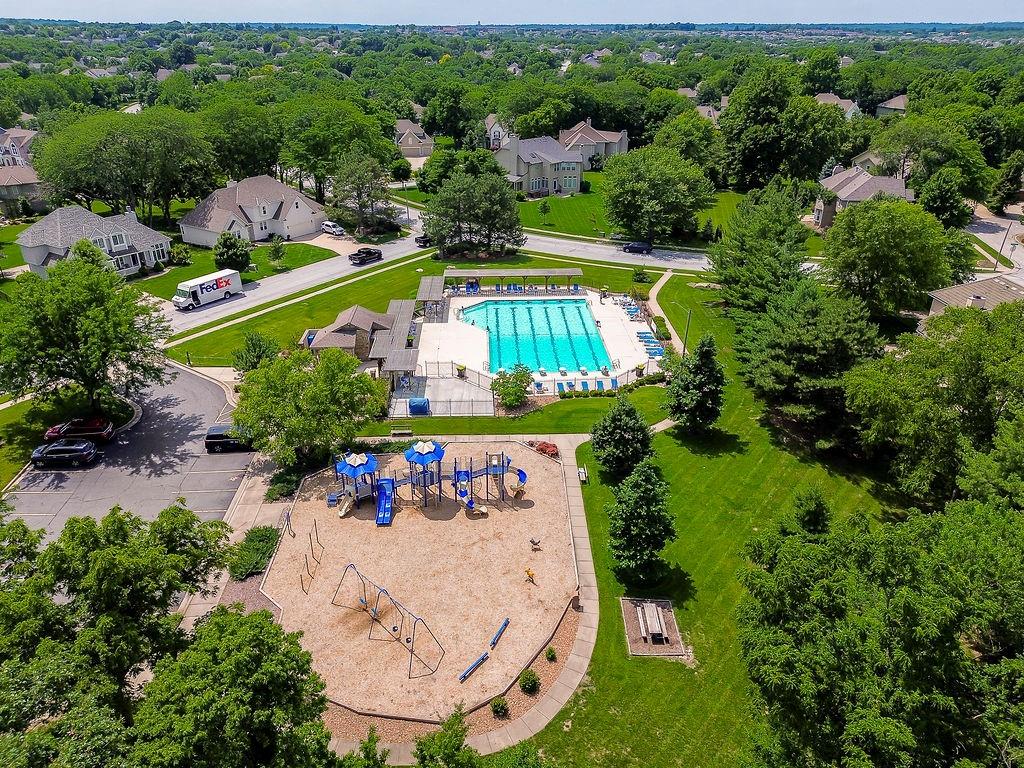 808 Southwest Springwater Lane Lee's Summit, MO 64081 - Photo 16 of 20