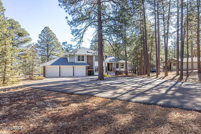 360 South Golden Mdws Trail Williams, AZ 86046 - Photo 2 of 29 Driveway
