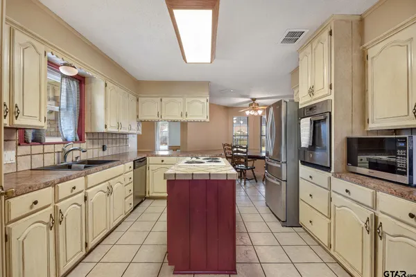 $353,000 | 410 Shande Drive, Whitehouse, TX 75791