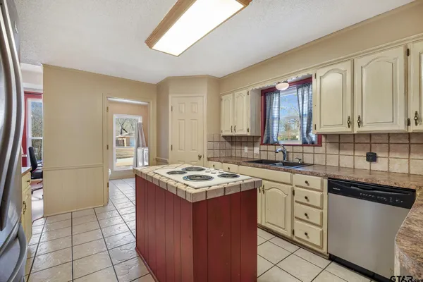 $353,000 | 410 Shande Drive, Whitehouse, TX 75791