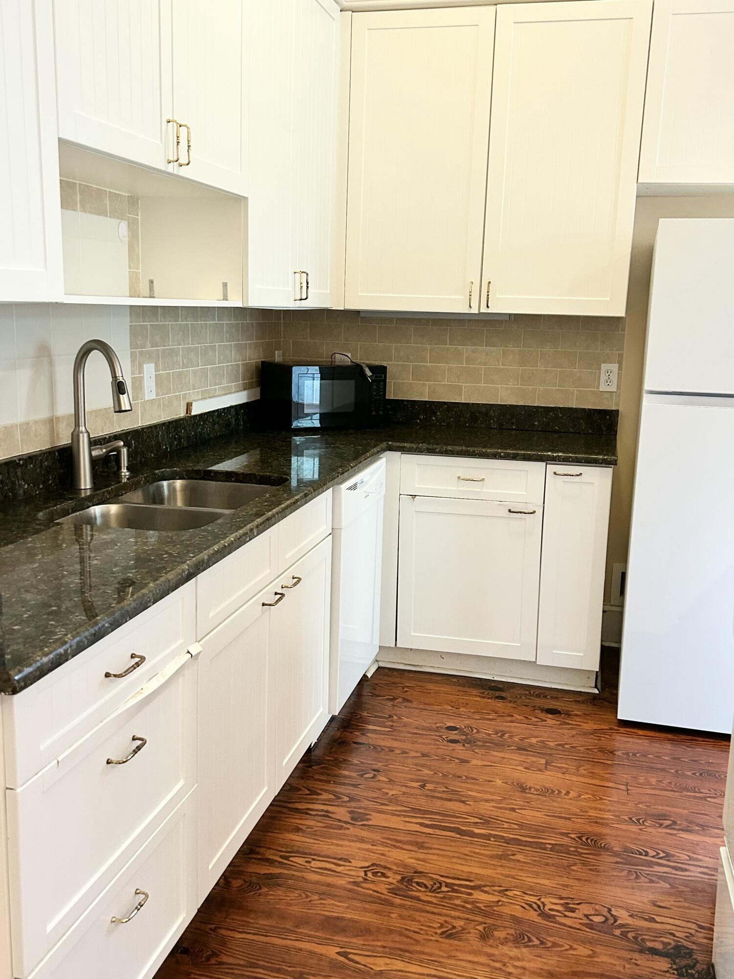 462 Race Street, Unit B Charleston, SC 29403 - Photo 3 of 9 IMG_1780