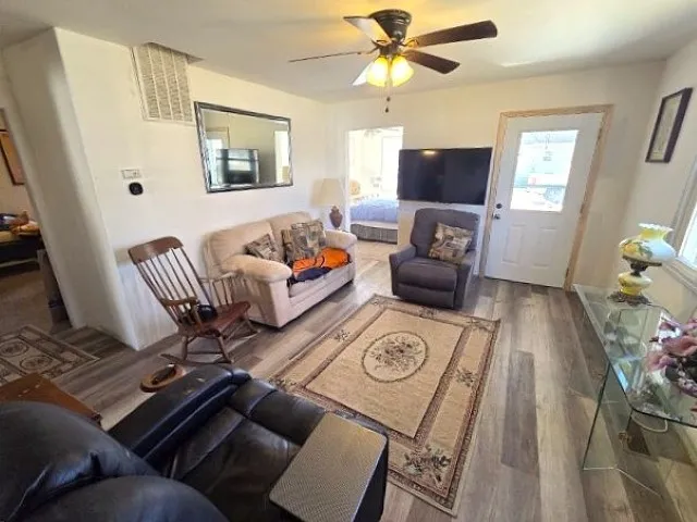 $115,000 | 208 Burkett Street, Benton, IL 62812