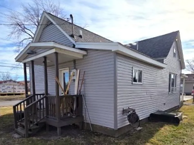 $115,000 | 208 Burkett Street, Benton, IL 62812