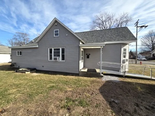 $115,000 | 208 Burkett Street, Benton, IL 62812