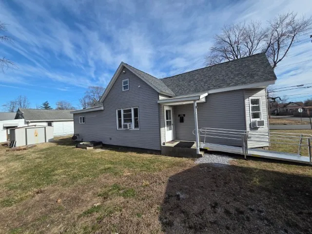 $115,000 | 208 Burkett Street, Benton, IL 62812